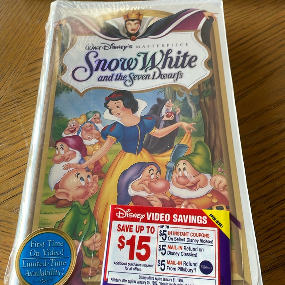 Walt Disney’s Snow White and the Seven Dwarfs VHS NEW